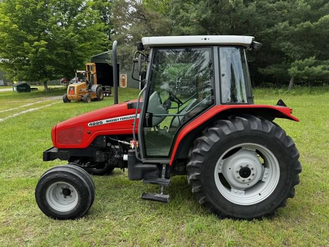 Image of Massey Ferguson 4225 equipment image 1