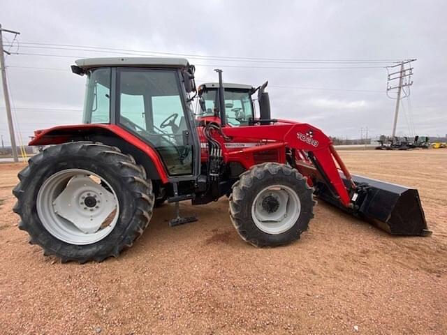 Image of Massey Ferguson 4235 equipment image 2