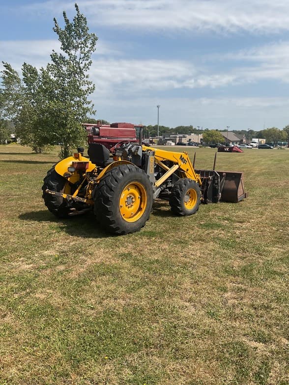 Image of Massey Ferguson 660 equipment image 4