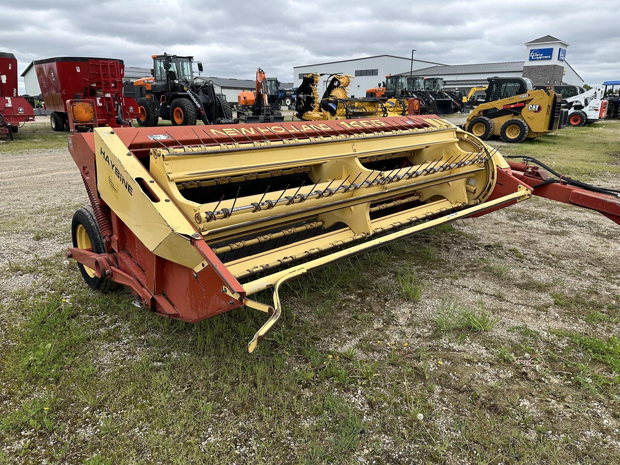 1997 New Holland 1465 Equipment Image0