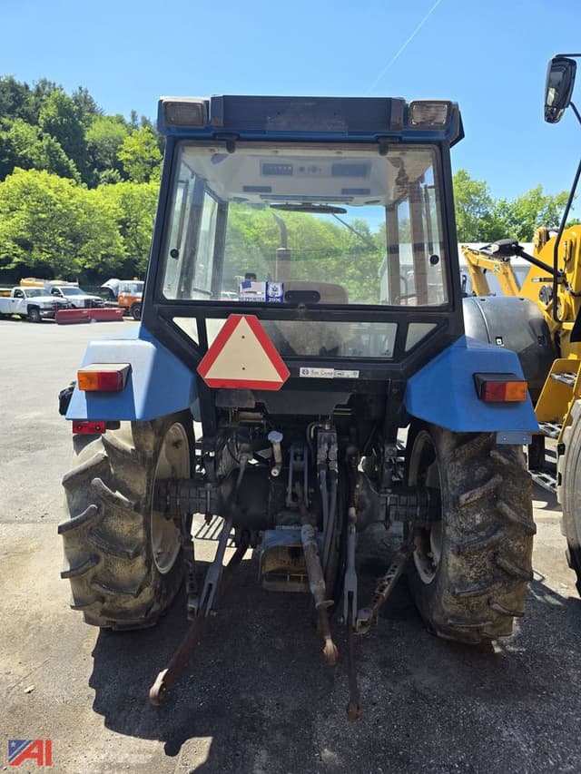 Image of New Holland 3930 equipment image 3