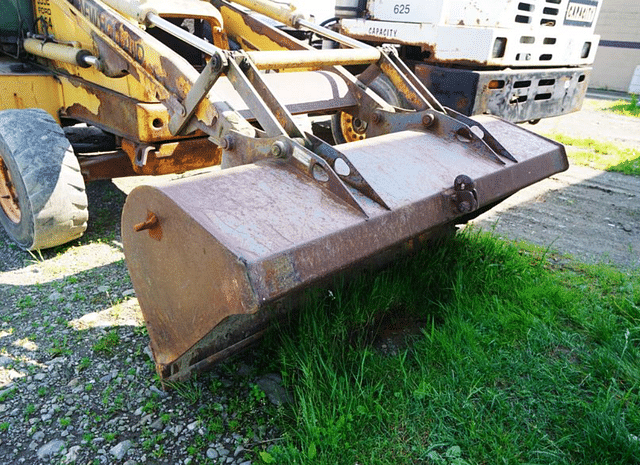 Image of New Holland 555E equipment image 3