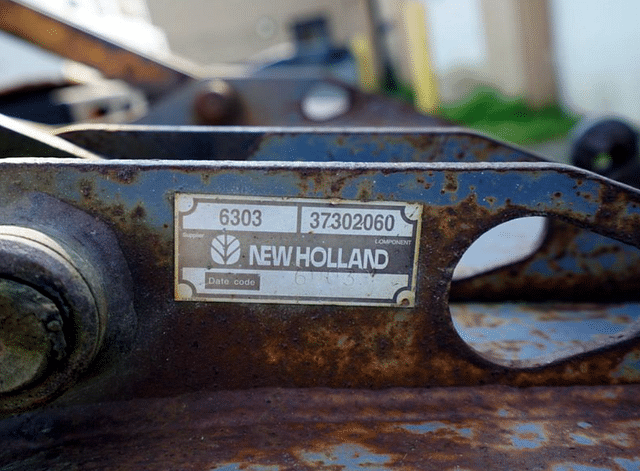 Image of New Holland 555E equipment image 4