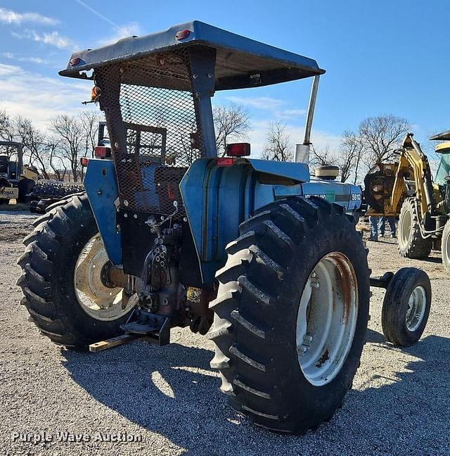 Image of New Holland 5610 equipment image 4