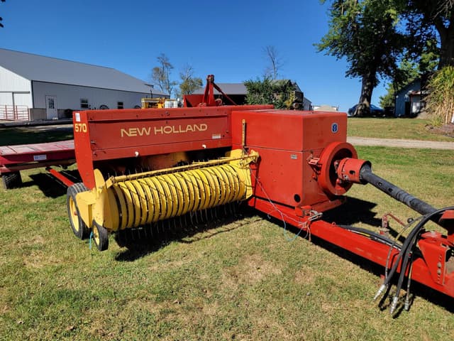 Image of New Holland 570 equipment image 2