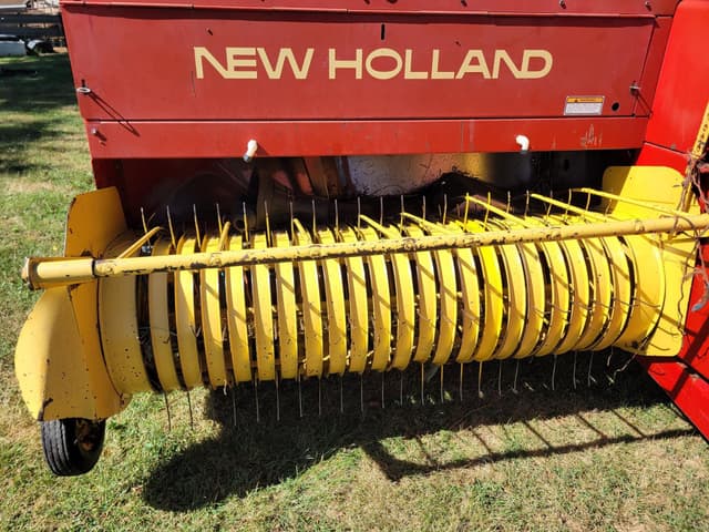 Image of New Holland 570 equipment image 3
