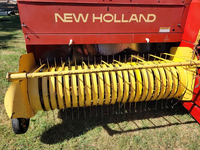Image of New Holland 570 equipment image 3
