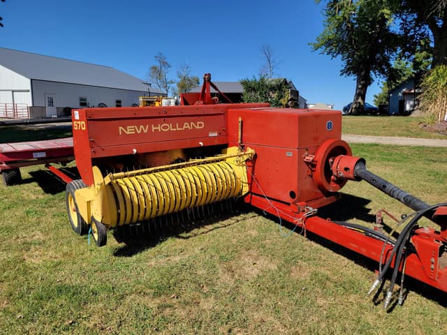 Image of New Holland 570 equipment image 2