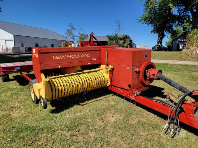 Image of New Holland 570 equipment image 2