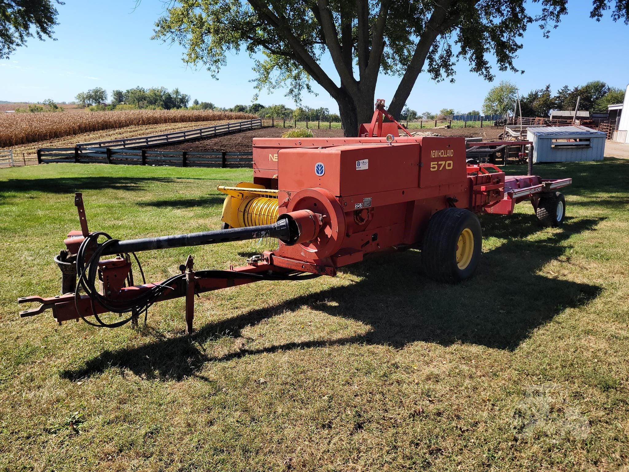 1997 New Holland 570 Equipment Image0