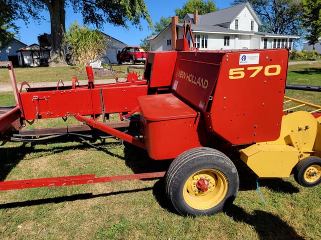 Image of New Holland 570 equipment image 4