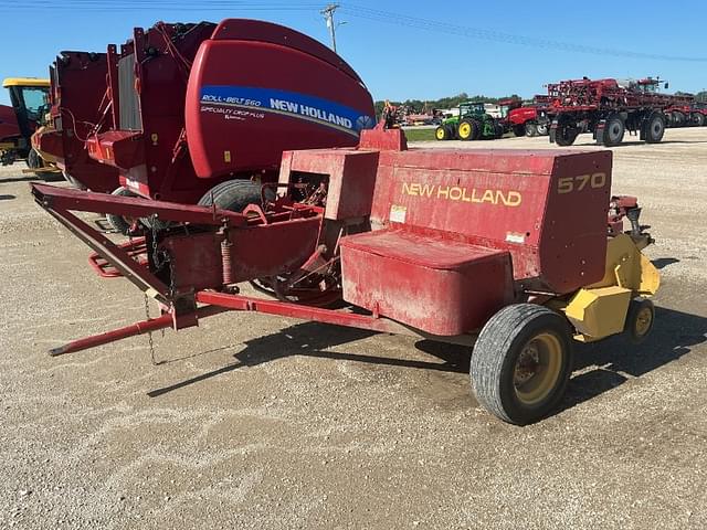 Image of New Holland 570 equipment image 3