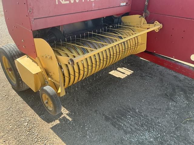 Image of New Holland 570 equipment image 4