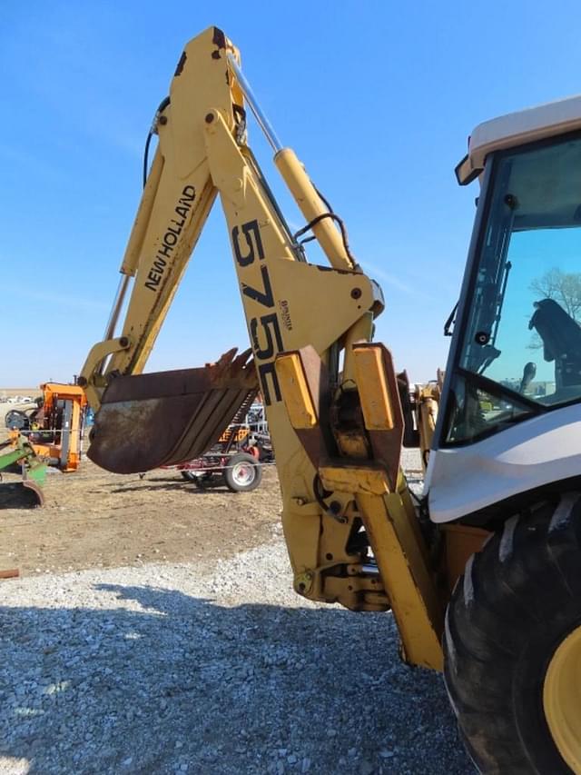 Image of New Holland 575E equipment image 3