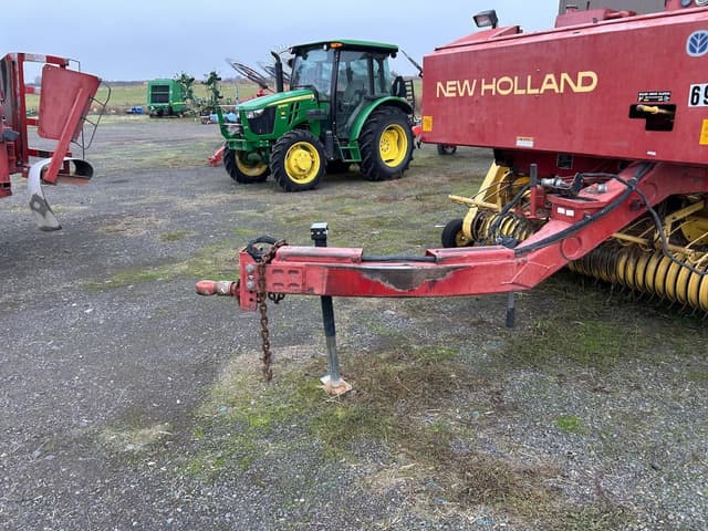 Image of New Holland 585 equipment image 1