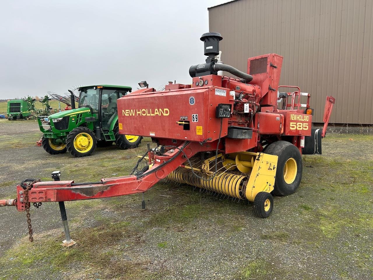 1997 New Holland 585 Equipment Image0