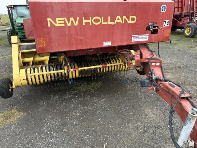 Image of New Holland 585 equipment image 3