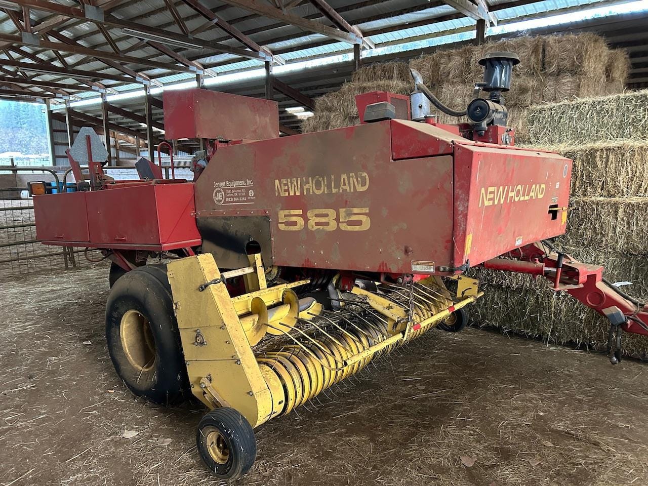 1997 New Holland 585 Equipment Image0