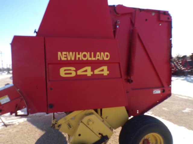 Image of New Holland 644 equipment image 3
