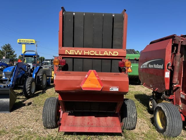 Image of New Holland 654 equipment image 2
