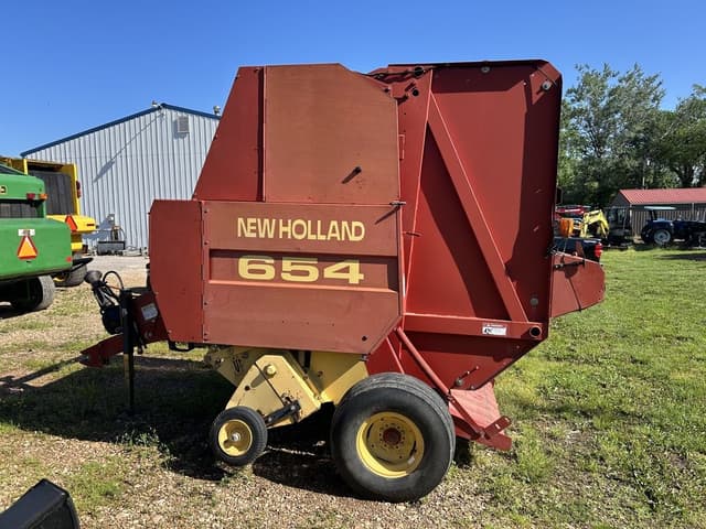 Image of New Holland 654 equipment image 1