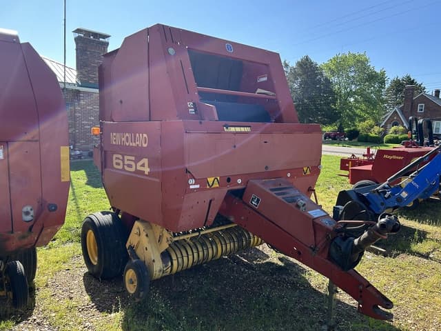Image of New Holland 654 equipment image 4
