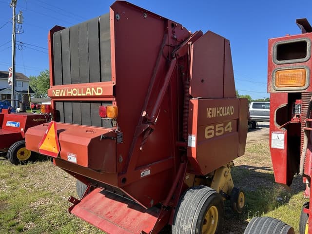 Image of New Holland 654 equipment image 3