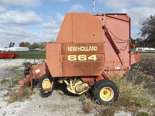 Image of New Holland 664 equipment image 2