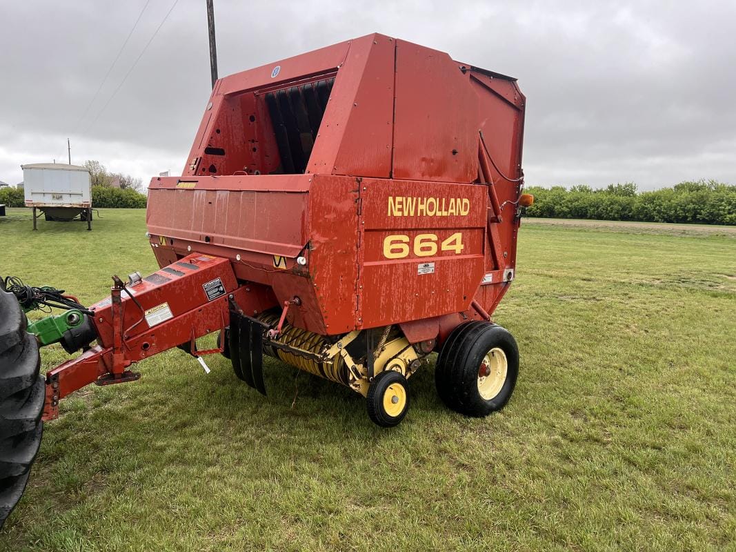 Main image New Holland 664