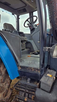 Image of New Holland 8560 equipment image 2