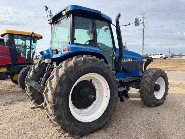 Image of New Holland 8770 equipment image 3