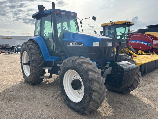 Image of New Holland 8770 equipment image 2