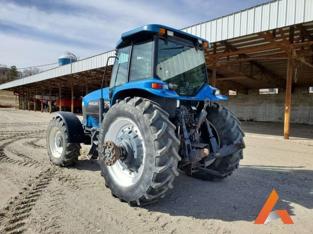 Image of New Holland 8770 equipment image 2