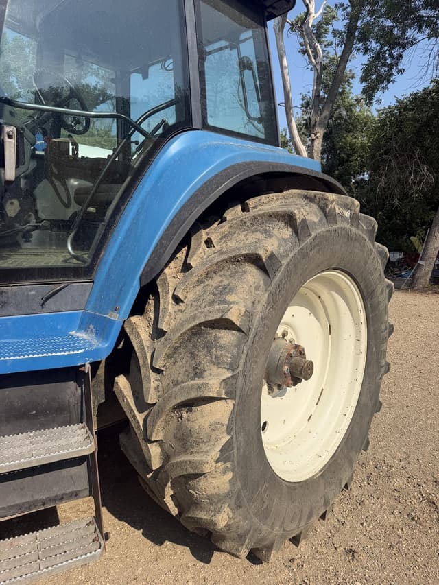 Image of New Holland 8870 equipment image 4