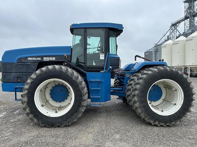 Image of New Holland 9682 equipment image 2