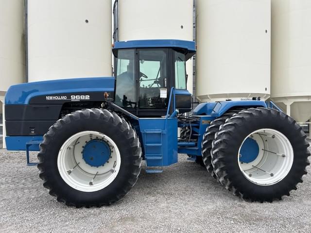 Image of New Holland 9682 equipment image 2