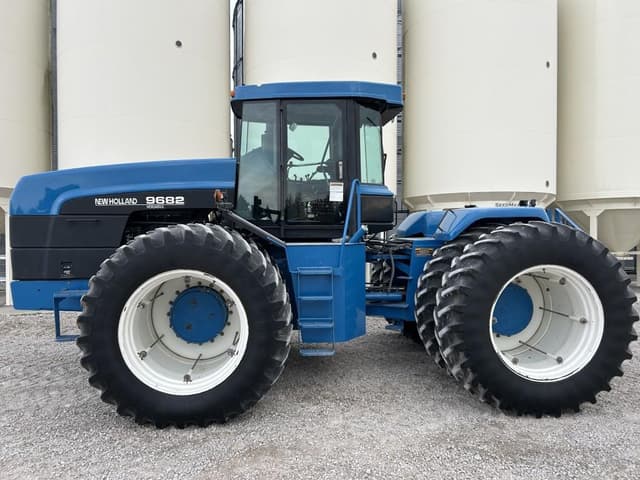 Image of New Holland 9682 equipment image 2
