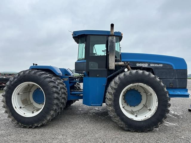 Image of New Holland 9682 equipment image 3