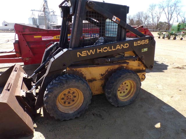 Image of New Holland L565 equipment image 3