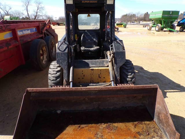 Image of New Holland L565 equipment image 2