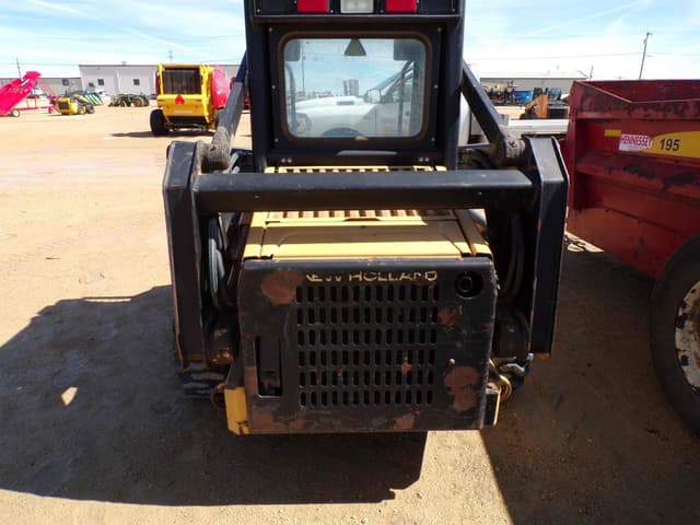 Image of New Holland L565 equipment image 4