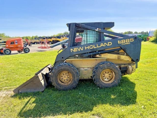 Image of New Holland LX885 equipment image 2
