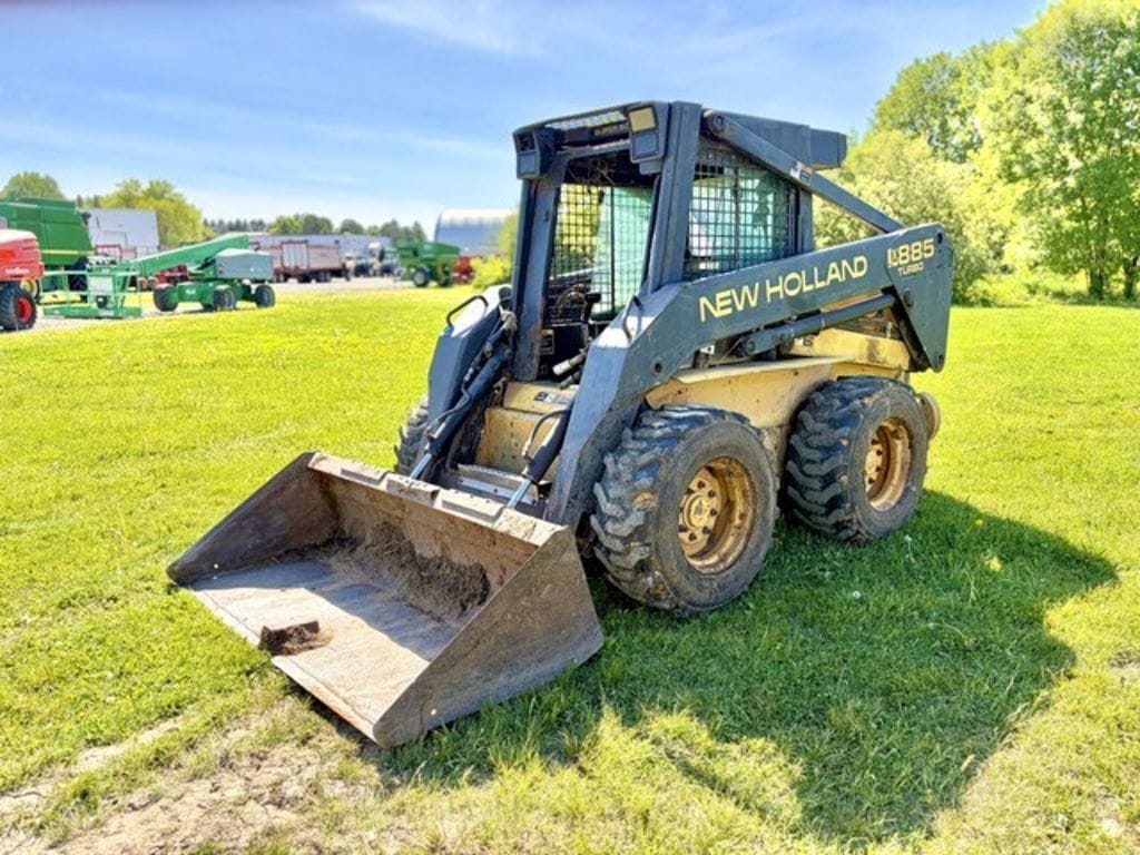 1997 New Holland LX885 Equipment Image0