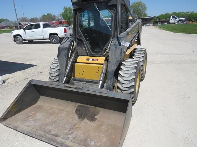 Image of New Holland LX885 equipment image 1