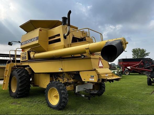 Image of New Holland TR88 equipment image 1