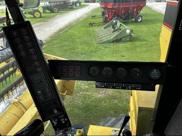Image of New Holland TR88 equipment image 2