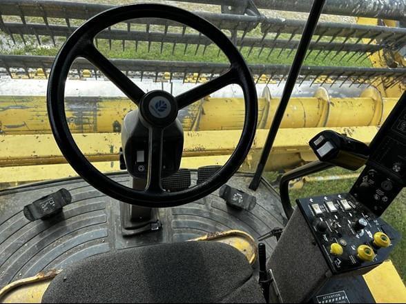 Image of New Holland TR88 equipment image 4