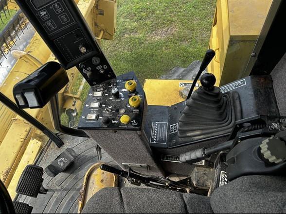 Image of New Holland TR88 equipment image 3