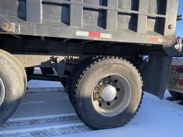 Image of Peterbilt 330 equipment image 4