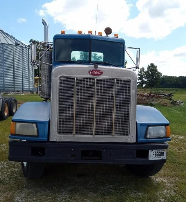 Image of Peterbilt 375 equipment image 4